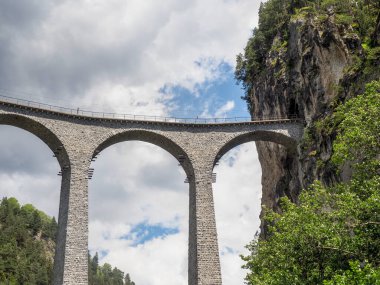 Filisur, İsviçre - 5 Temmuz 2018: Albula Vadisi 'ndeki Rhaetian Demiryolu Viyana' sı