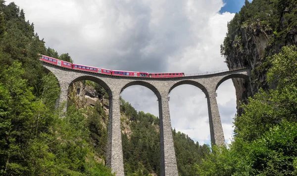 Filisur Svizzera Luglio 2018 Viadotto Della Ferrovia Retica Nella Valle — Foto Stock
