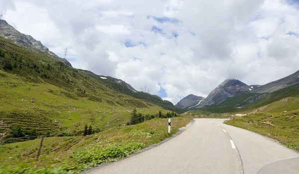 スイス アルバ アルプスの峠の山の風景 — ストック写真