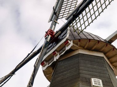 Rysum, Almanya: Ahşap mekanikli antik müze değirmeni