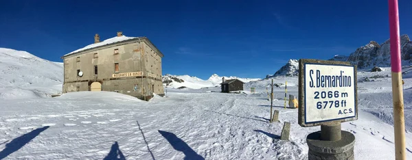 San Bernardino Sviçre Ünlü Sviçre Tatil Beldesinin Kış Manzarası — Stok fotoğraf