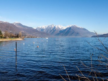 Dongo, İtalya: Como Gölü 'nde amfibik araç seyir halinde