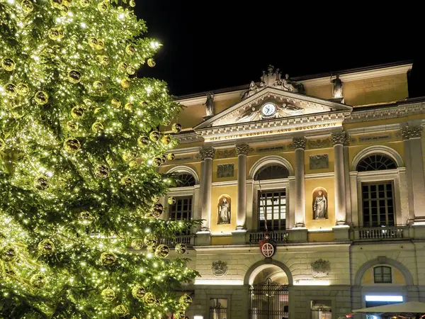 Lugano Švýcarsko Místo Reformace Osvětleným Vánočním Stromečkem Obecním Palácem — Stock fotografie