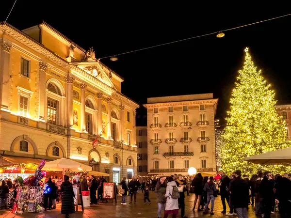 Lugano Suíça Lugar Reforma Com Árvore Natal Iluminada Palácio Municipal — Fotografia de Stock
