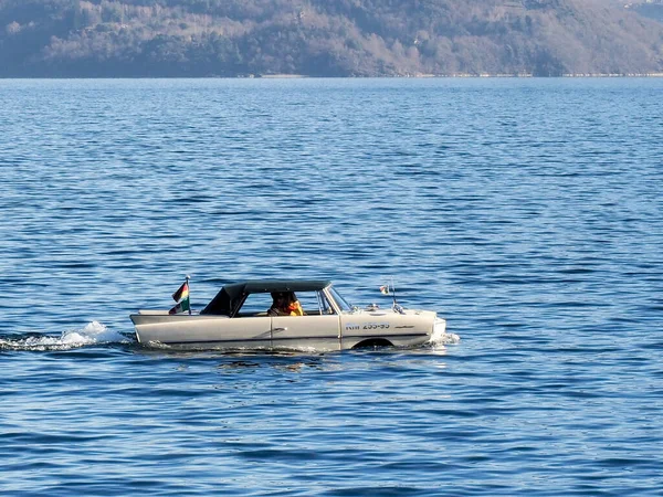 Dongo Italia Veicolo Anfibio Navigazione Sul Lago Como — Foto Stock