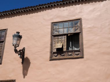 Garichico, İspanya: Tenerife adasının kuzeyindeki ünlü okyanus tatil beldesi. Evler, anıtlar ve tipik noktalar