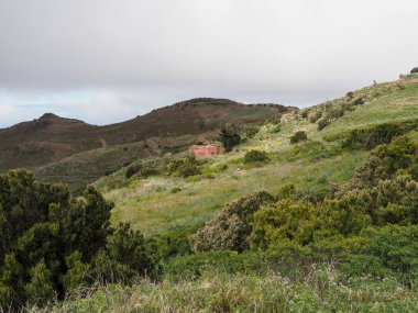 Tenerife, İspanya: Teno Alta bölgesindeki adanın iç kesimlerindeki Hilly panoraması.