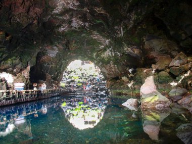 Lanzarote, İspanya - 2 Haziran 2018: Cueva De Los Verdes, lav kanalını ziyaret edin