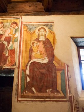 Sementina, İsviçre - 9 Aralık 2016: Kilise St. Bernard Mornera üzerinde kestane içinde. Antik Romanesk kilise, zenginleştirilmiş 