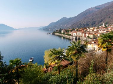 Cannero, İtalya: Maggiore Gölü kıyısındaki köy.