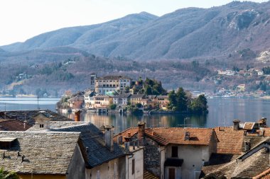 Orta San Giulio, İtalya: Orta göl kıyısının doğu kıyısında yer alan bir köy