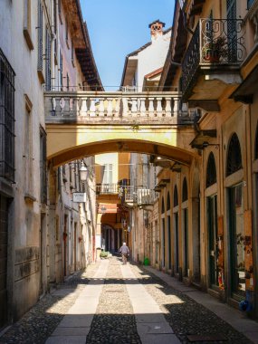 Orta San Giulio, İtalya - 13 Mart 2017: Orta Gölü 'nün doğu kıyısında yer alan bir köy
