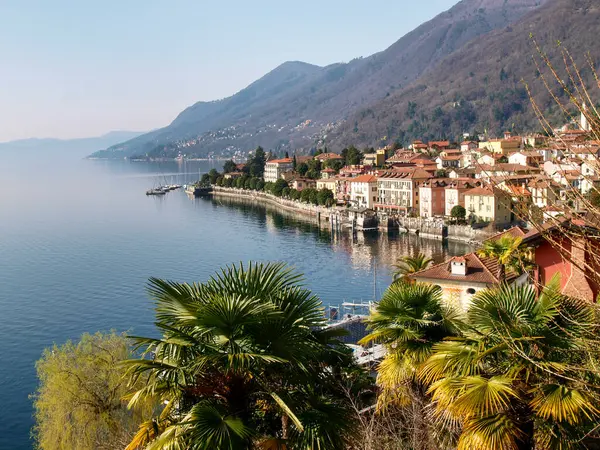Cannero, İtalya: Maggiore Gölü kıyısındaki köy.