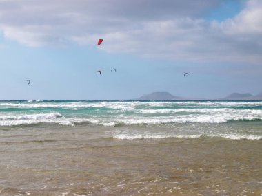 Lanzarote, İspanya: Famara plajında uçurtma