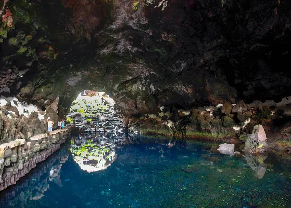Lanzarote, İspanya: Cueva De Los Verdes, lav kanalını ziyaret edin