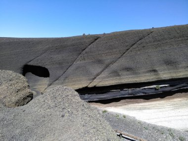 Tenerife, İspanya: Teide Ulusal Parkı, özellikle aydınlık ve karanlık çizgileri olan lav oluşumu