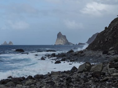 Playa del Roque, İspanya: Sahili ve akan deniz manzarası