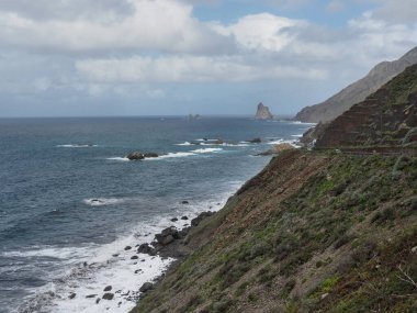 Playa del Roque, İspanya: Sahili ve akan deniz manzarası