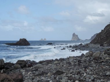 Playa del Roque, İspanya: Sahili ve akan deniz manzarası