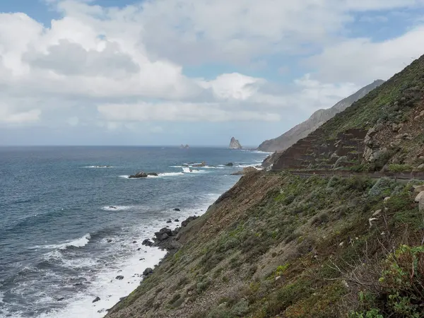 Playa del Roque, İspanya: Sahili ve akan deniz manzarası