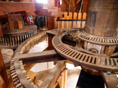 Rysum, Almanya: Ahşap mekanikli antik müze değirmeni