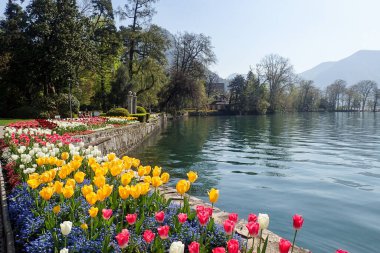 Lugano, İsviçre, Parco Ciani, göl kenarında bir şehir parkı.
