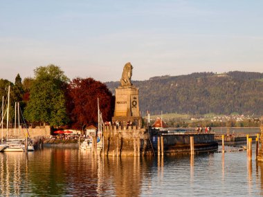 Lindau, Almanya: kasabanın panoraması ve ünlü liman