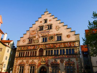 Lindau, Almanya: Sabah ışığında küçük bir kasabanın panoraması