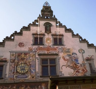 Lindau, Almanya: Sabah ışığında küçük bir kasabanın panoraması