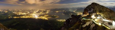 Pilatus, İsviçre: Lucerne Gölü 'ne doğru gece manzarası