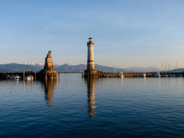 Lindau, Almanya: kasabanın panoraması ve ünlü liman
