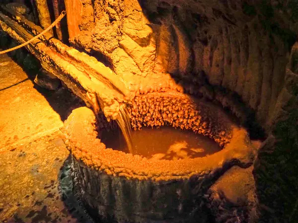 Wieliczka, Polonya - Ağustos 2018: Tuz madenlerinden çeşitli resimler