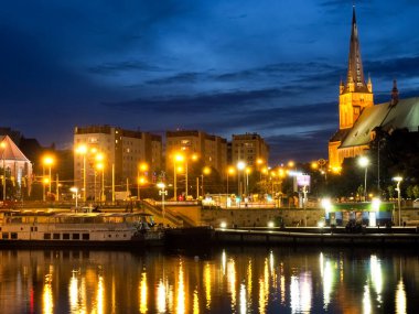 Szczecin, Polonya - 12 Ağustos 2018: Şehir merkezindeki tarihi binalar ve malikaneler