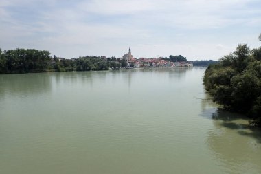 Torun, Polonya - 6 Ağustos 2018: Küçük kasabanın tarihi merkezi