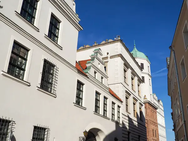 Szczecin, Polonya - 12 Ağustos 2018: Şehir merkezindeki tarihi binalar ve malikaneler