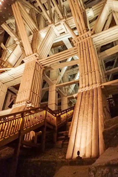 Wieliczka, Polonya - Ağustos 2018: Tuz madenlerinden çeşitli resimler