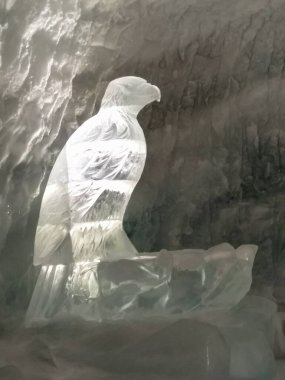 Zermatt, İsviçre - 16 Eylül 2018: Matterhorn Buzul Cenneti, buzulun içindeki serginin ziyareti.