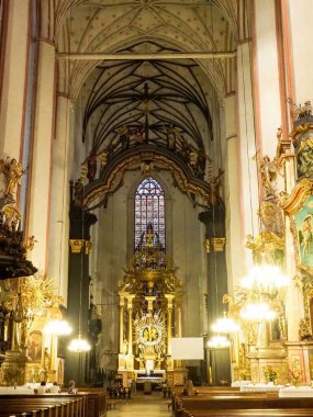 Torun, Polonya - 6 Ağustos 2018: Gotik tarzda katedral