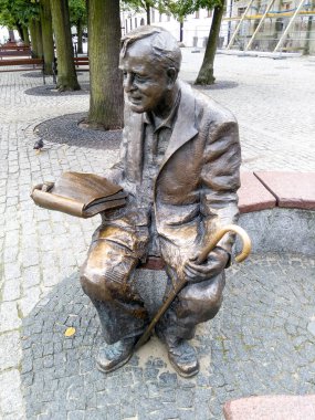 Plock, Polonya - 6 Ağustos 2018: Eski kasabada bronz heykeller