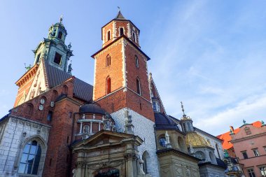 Krakow, Polonya - 3 Ağustos 2018: anıtsal ve tarihi şehrin çeşitli resimleri