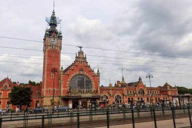 Gdansk, Polonya - 11 Ağustos 2018: Tipik eski evleri olan şehir merkezi