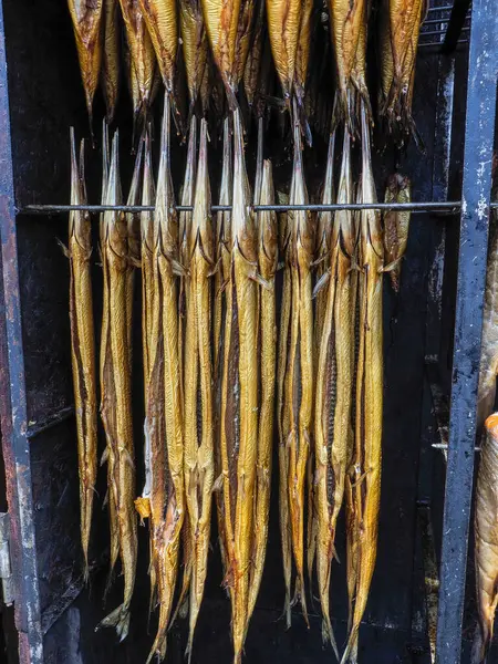 Halbinsel, Polonya: Füme ringa balığı satışı