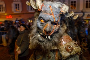 KLAGENFURT, AUSTRIA - NOVEMBER 19. 2022: Bilinmeyen adam Klagenfurt, Avusturya 'daki geleneksel 