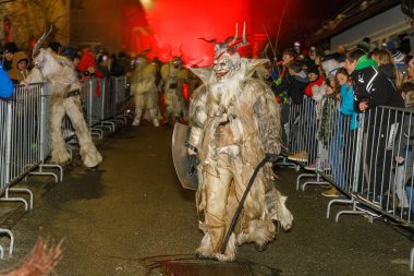 PODKOREN, SLOVENIJA - NOVEMBER 25. 2022: Slovenya 'nın Podkoren kentinde düzenlenen geleneksel 