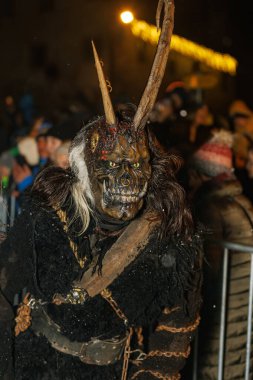 PODKOREN, SLOVENIJA - 24. NOVEMBER 2023: Slovenya 'nın Podkoren kentinde düzenlenen geleneksel 