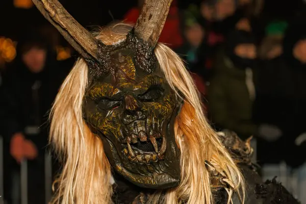 Podkoren Eslovenija Noviembre 2023 Hombre Identificado Lleva Máscara Krampus Diablo Fotos de stock