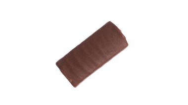 Çikolataya bulanmış krema ve beyaz, izole edilmiş iki yarım peynir. Yüksek kalite fotoğraf