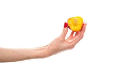 Nektarin tutan bir kadın, beyaz bir arka plan. Yüksek kalite fotoğraf