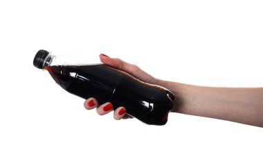 Beyaz arka planda izole edilmiş bir şişe karbonatlı meşrubat. - Evet. Yüksek kalite fotoğraf