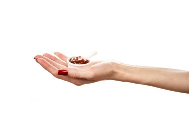 Beyaz arka planda izole edilmiş soslu kase. Yüksek kalite fotoğraf